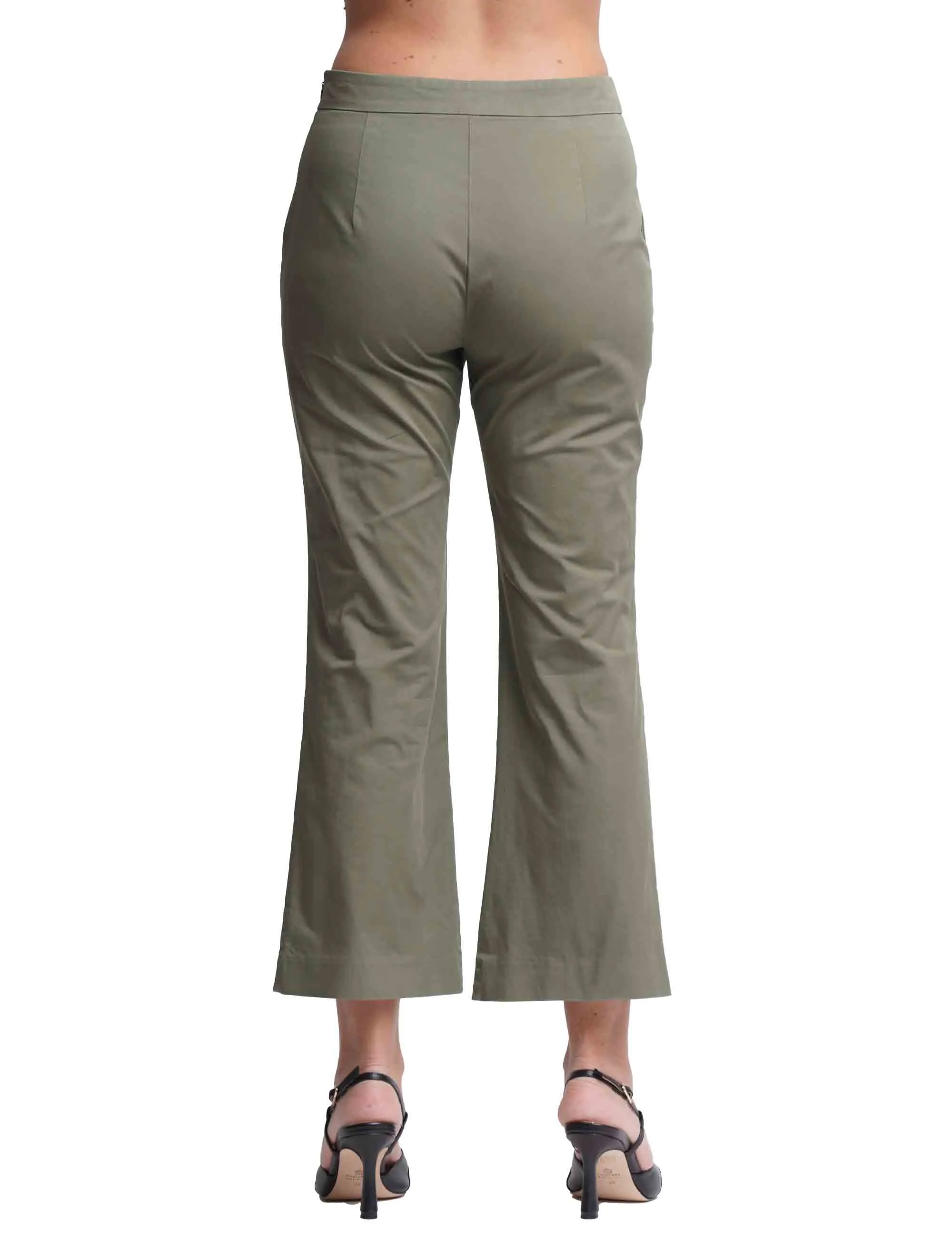 Pantaloni donna Precious in cotone verde con gamba svasata al fondo