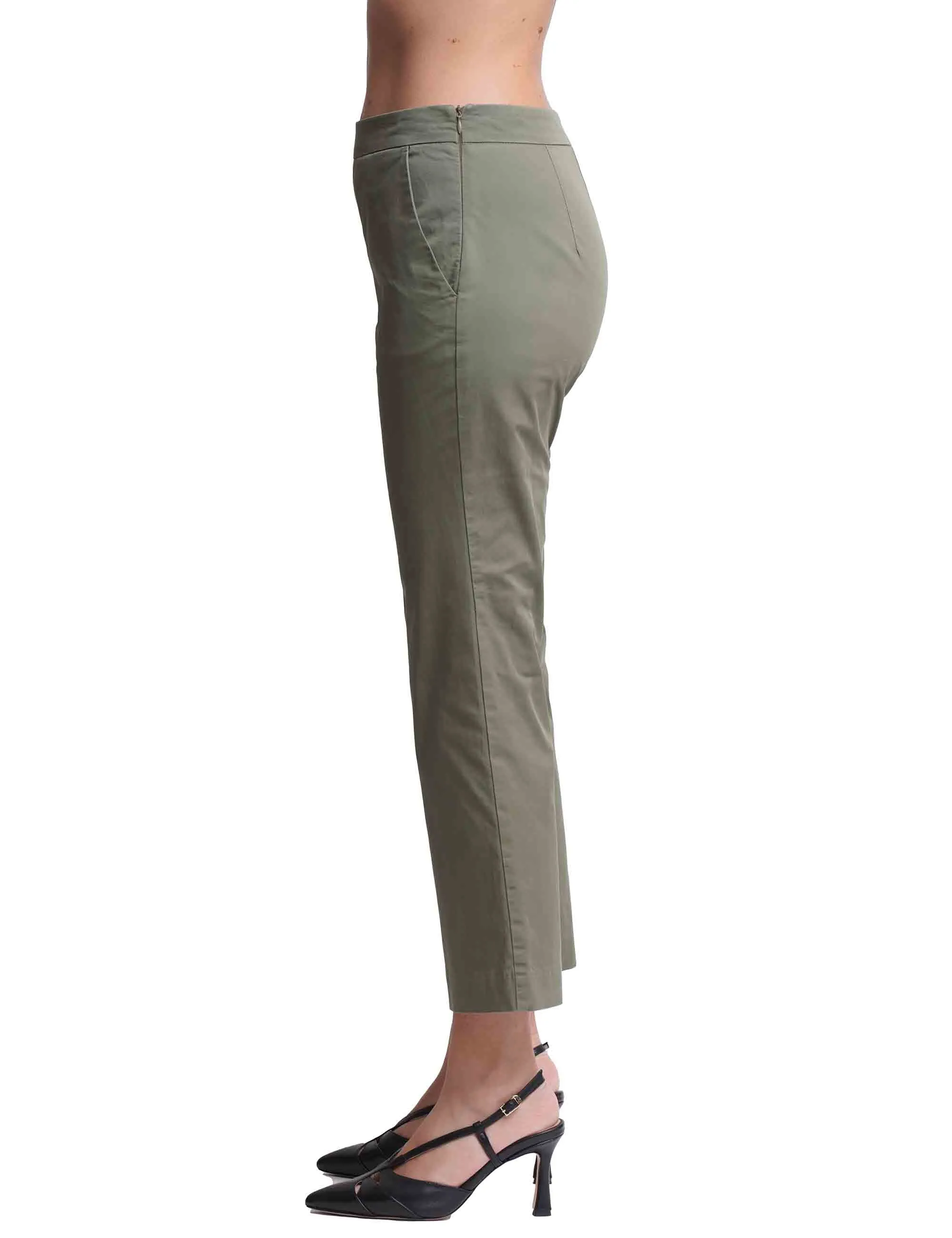 Pantaloni donna Precious in cotone verde con gamba svasata al fondo