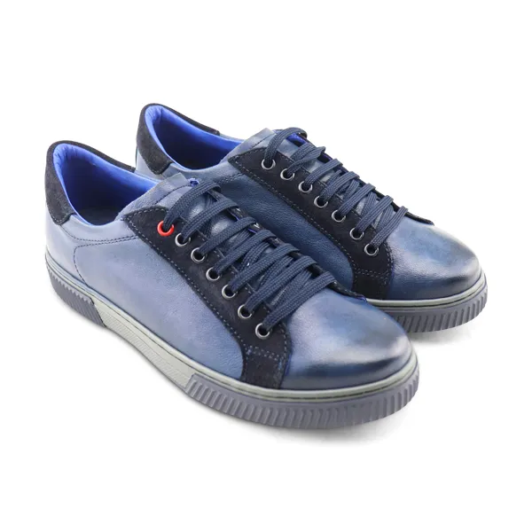 Sneakers in pelle stropicciata blu